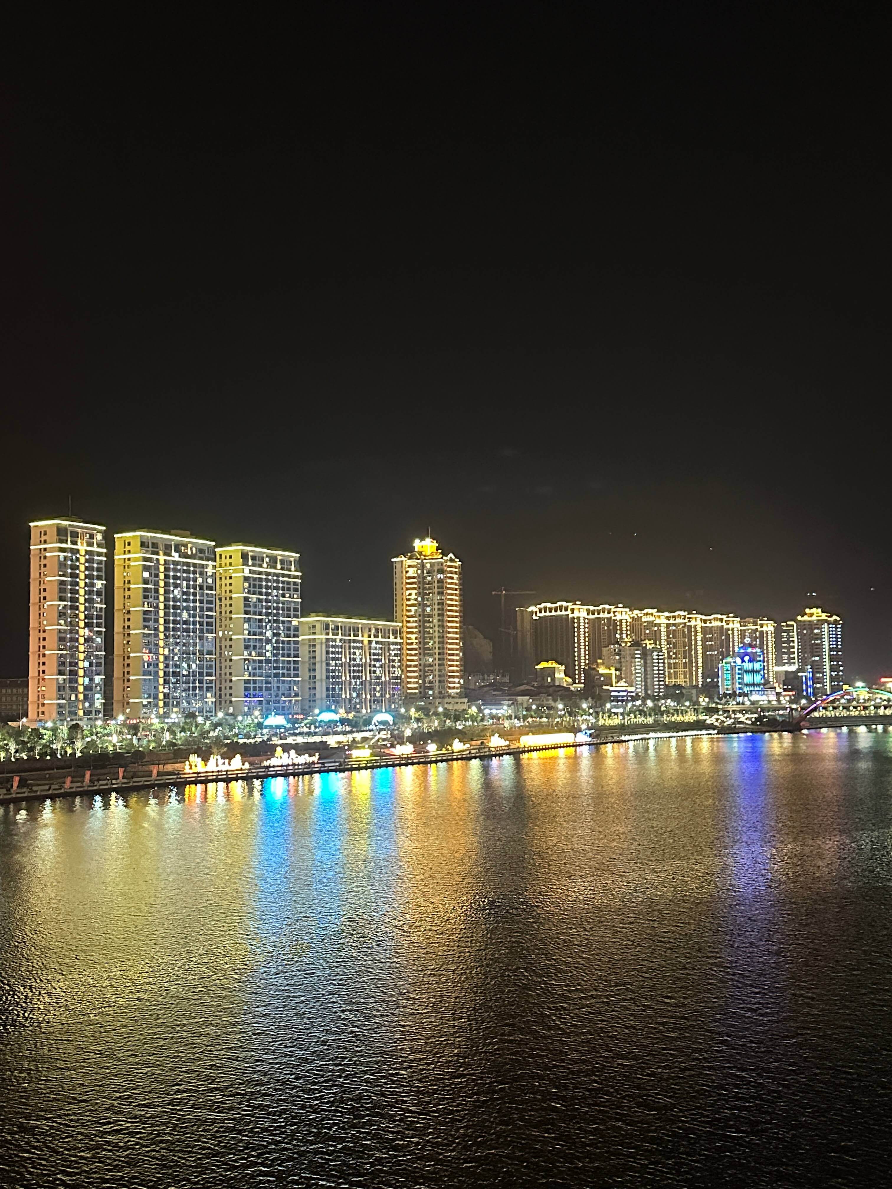 Night Tour of Taihe Lake screen